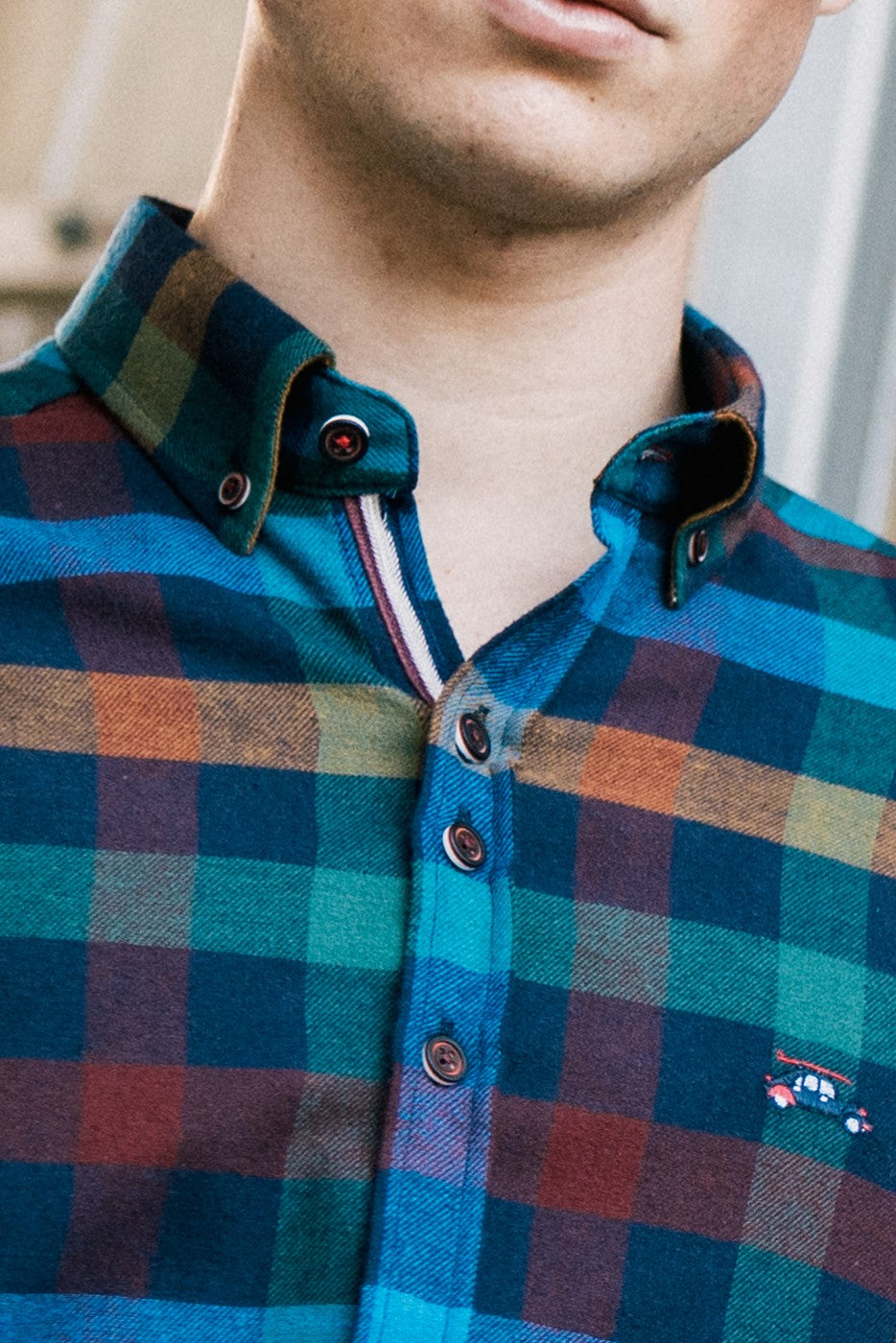 Camisa de ligera franela de cuadros en tonos azules y marrones