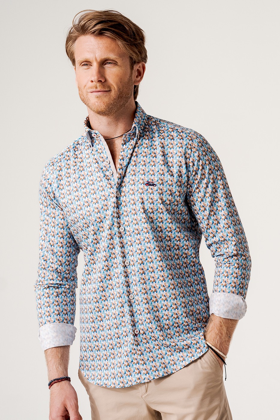 Camisa hombre regular fit estampado abstracto multicolor