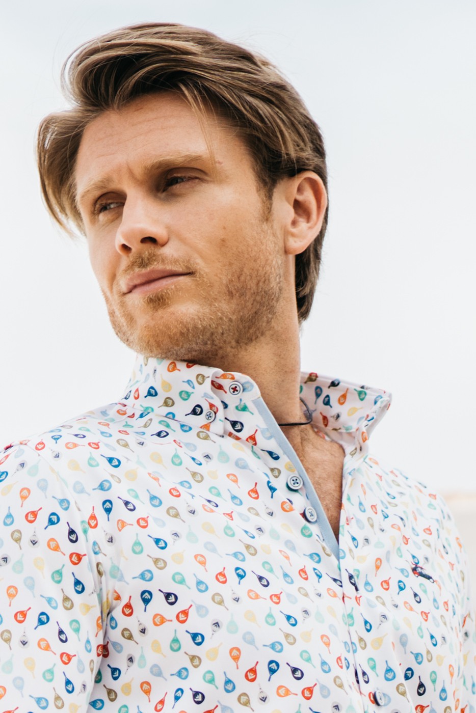 Camisa regular fit raquetas pádel multicolor