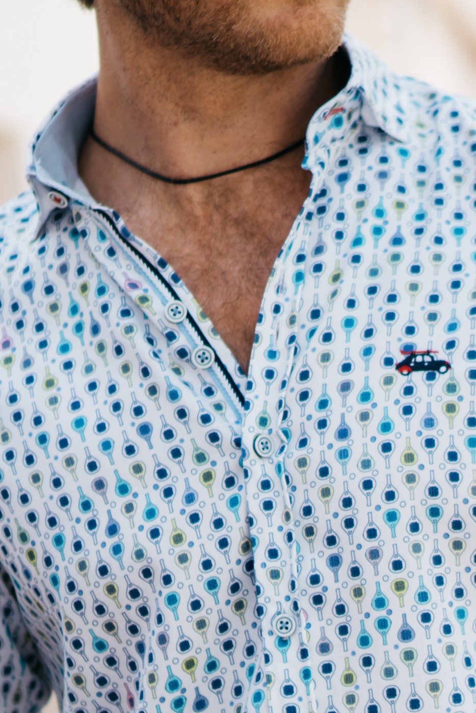 Camisa hombre regular fit palas y pelotas de pádel azul