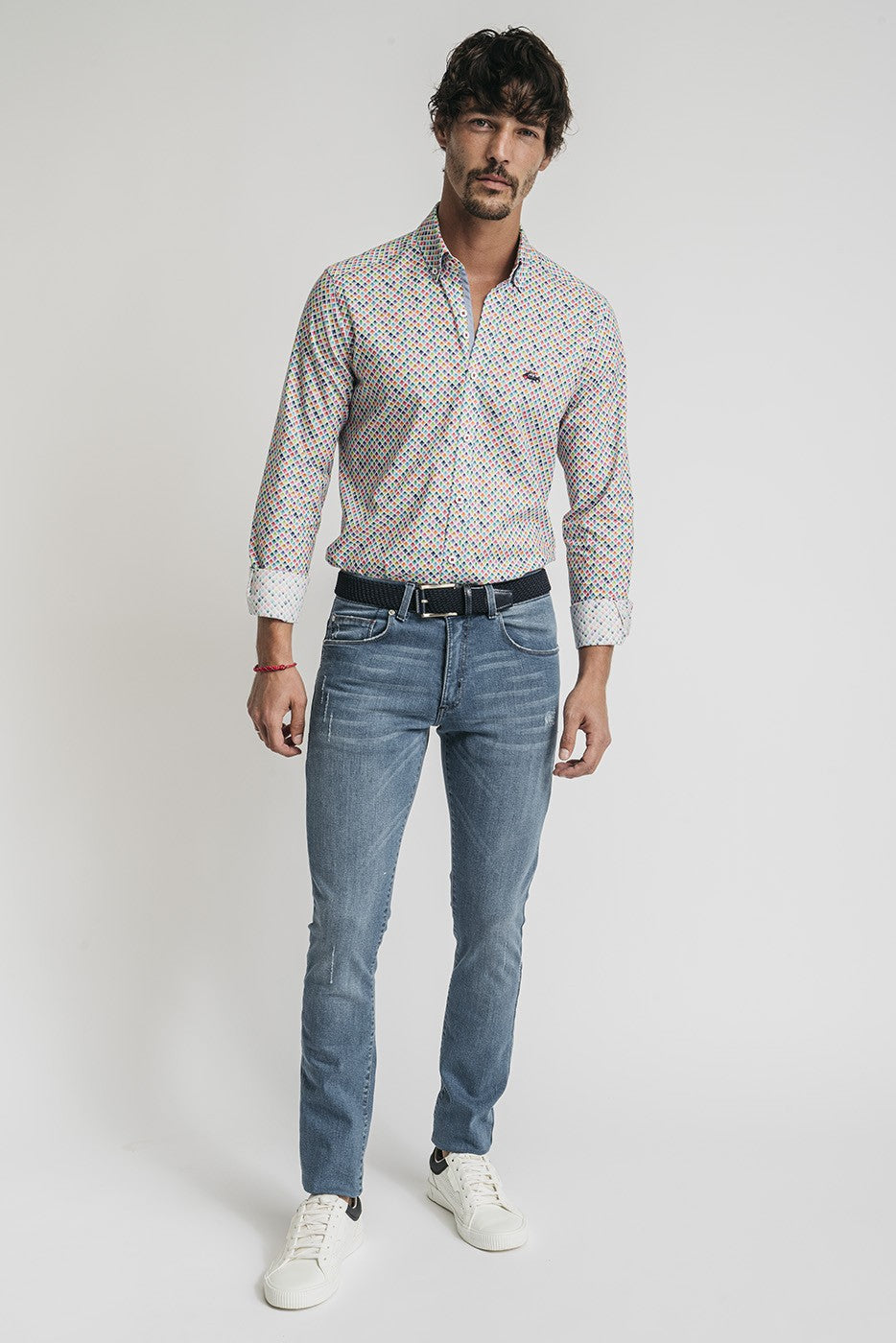 Pantalón vaquero con bigotes