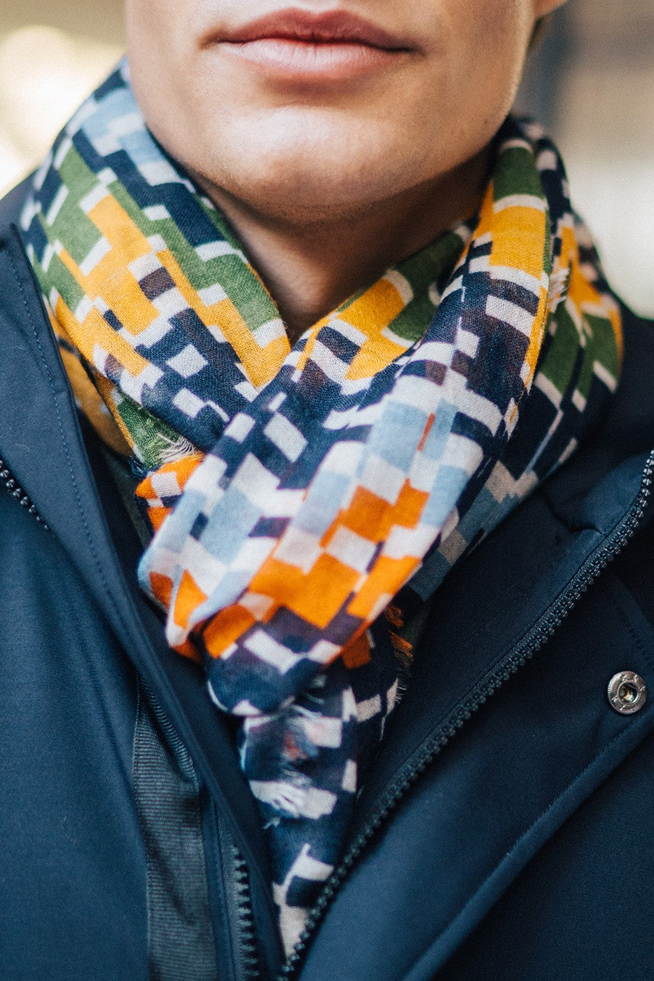 Bufanda fular estampado geométrico multicolor