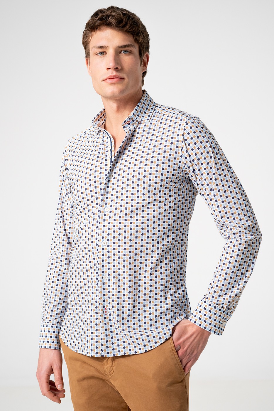 Camisa hombre estampada marino y beige