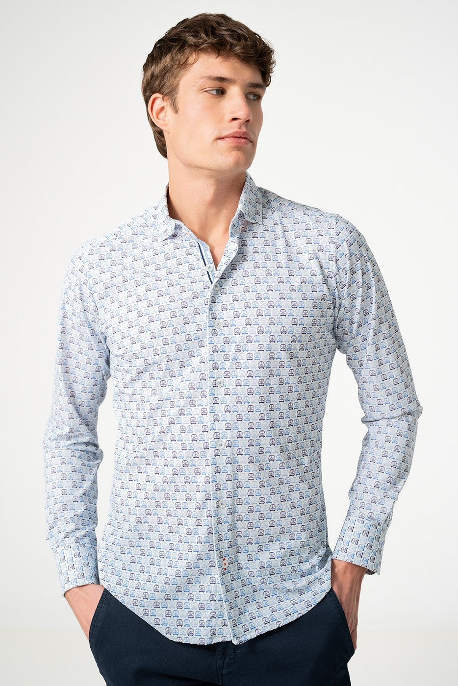 Camisa estampada furgonetas azules hombre
