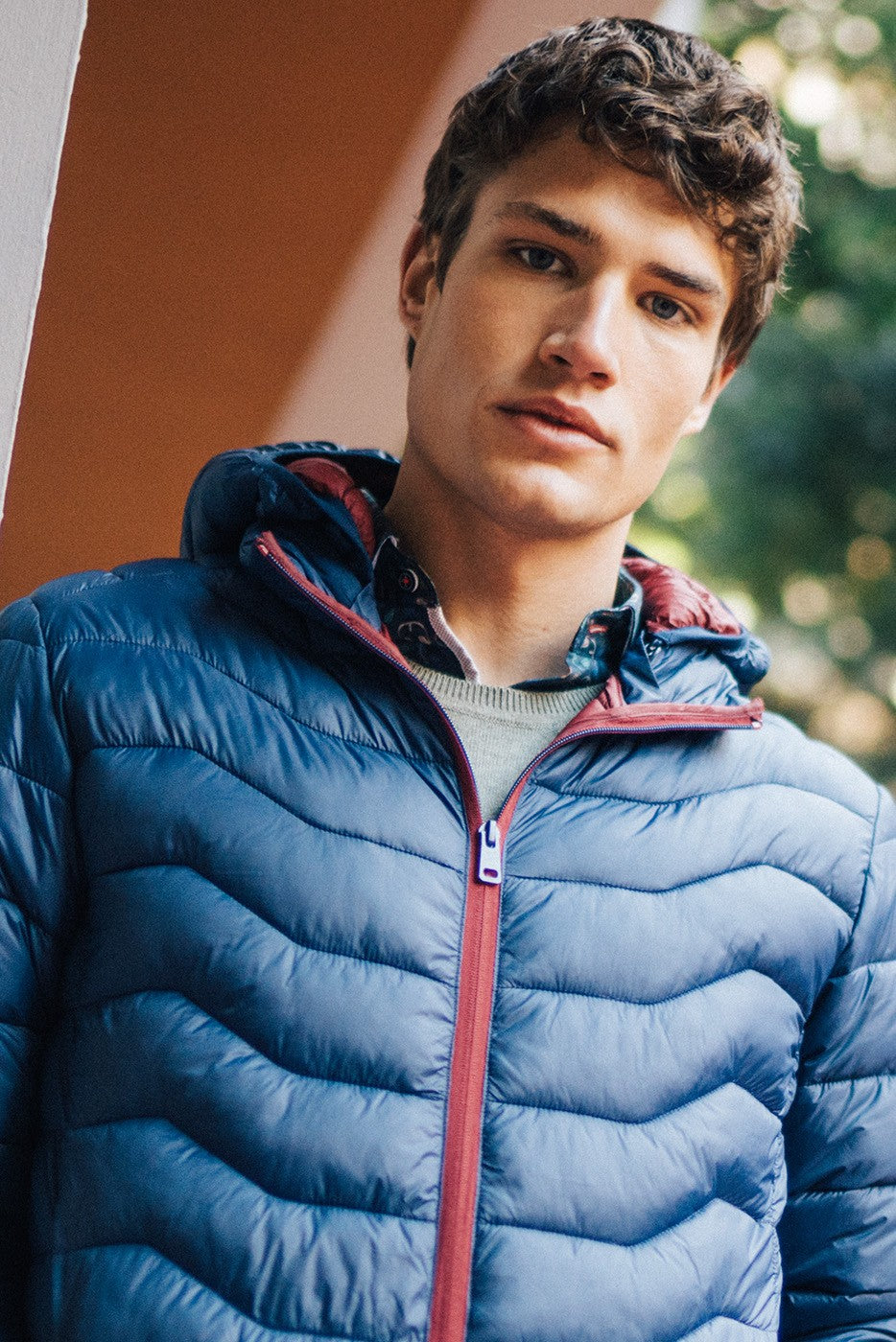 Chaqueta hombre acolchada con capucha azul