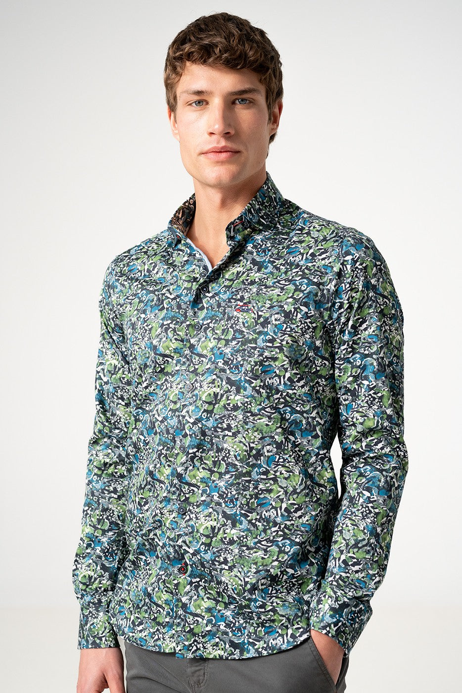 Camisa slim fit hombre estampado marino y verde