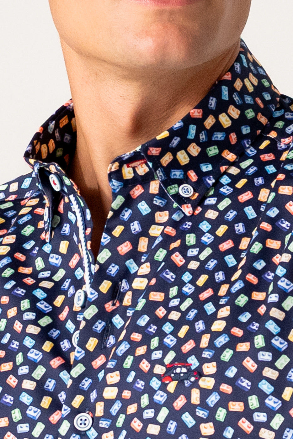 Camisa hombre estampado bloques fondo marino