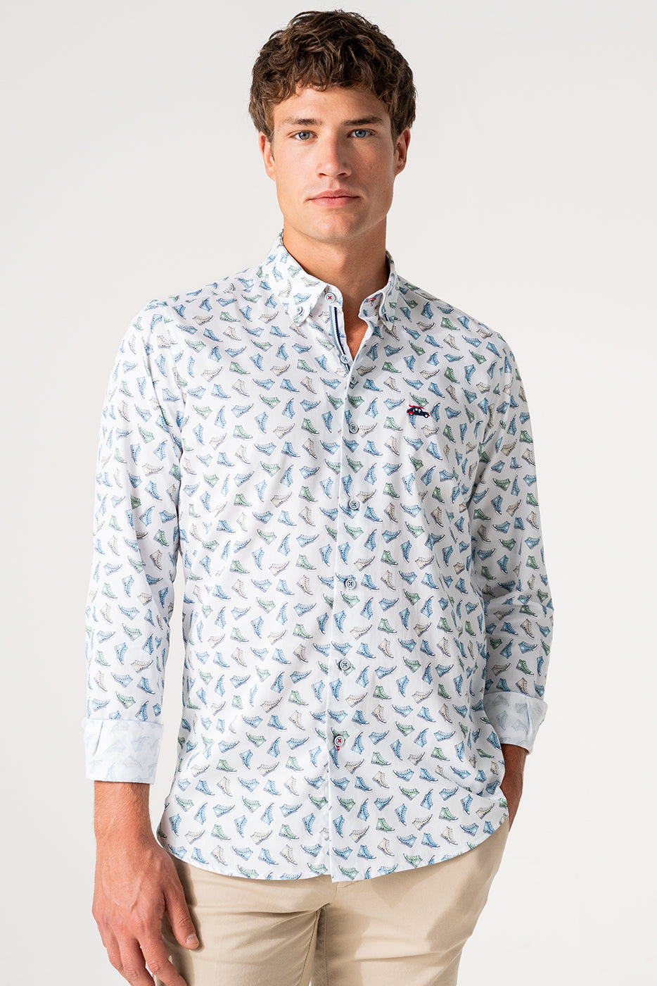 Camisa estampado zapatillas colores hombre