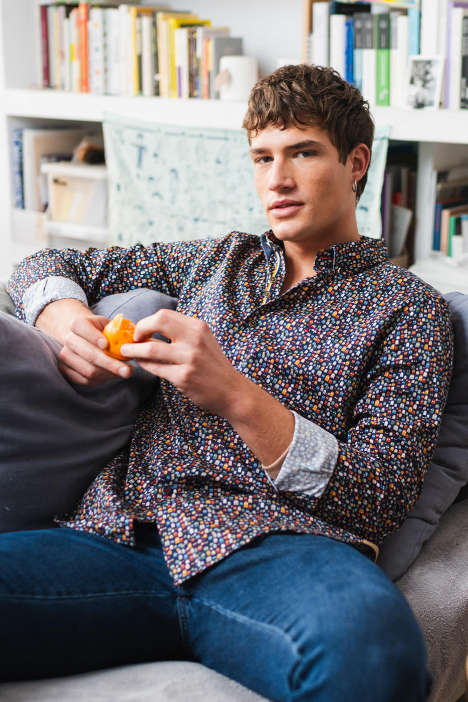 Camisa hombre estampado fantasmas pacman multicolor