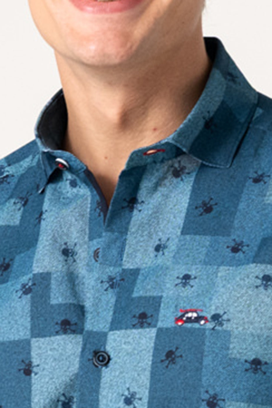 Camisa hombre microestampado calaveras fondo patchwork azul
