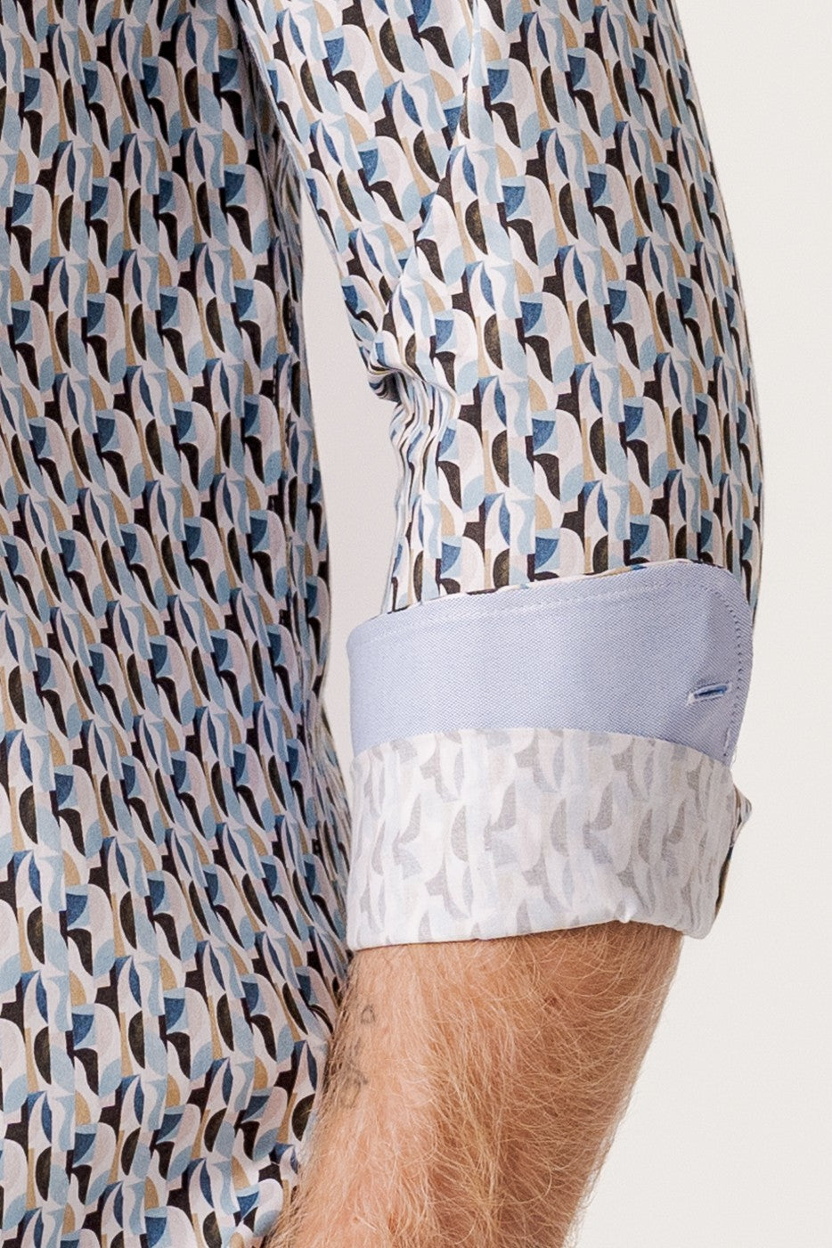 Camisa regular fit estampado abstracto multicolor