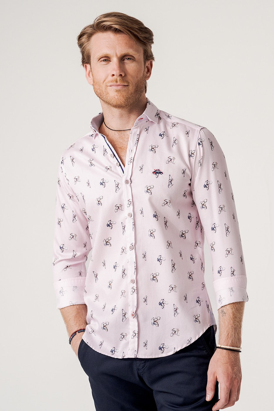 Camisa slim fit perros y rayas rosas