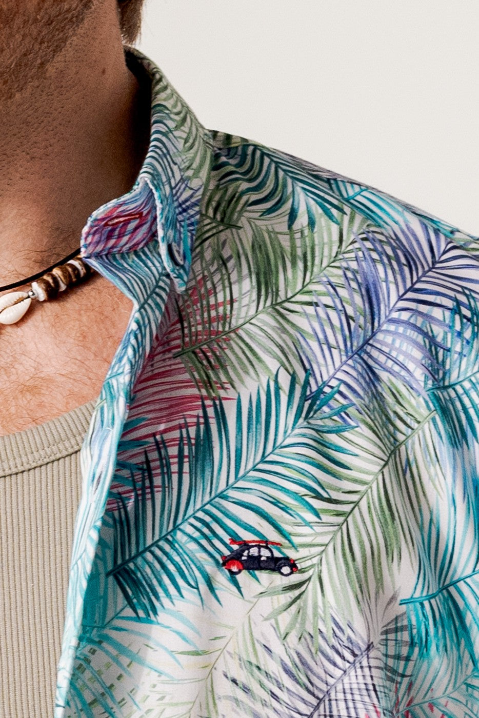 Camisa regular fit hombre hojas palmera multicolor