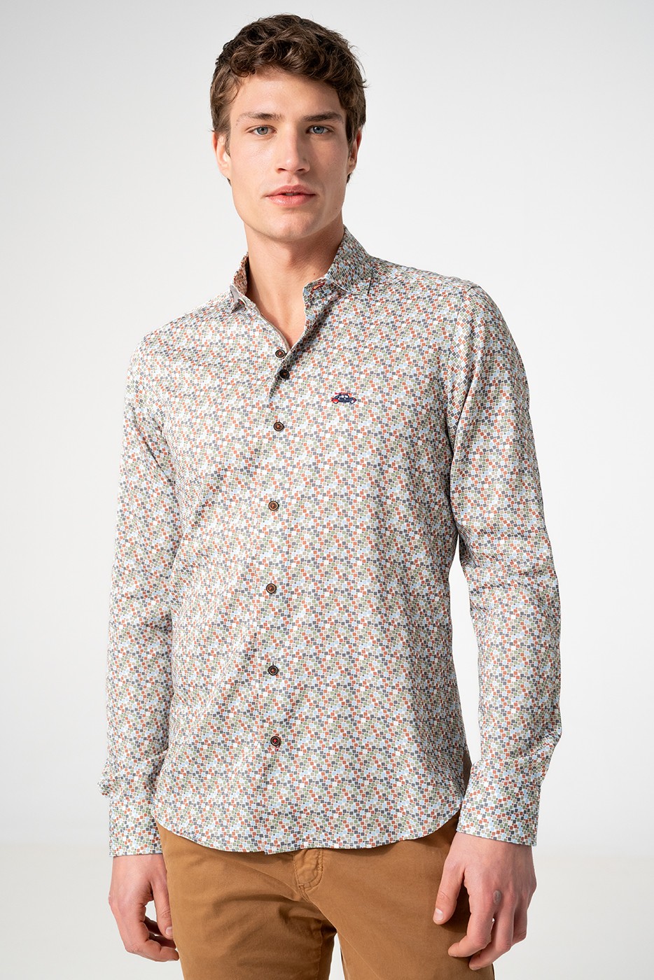 Camisa estampada hombre tonos tierra
