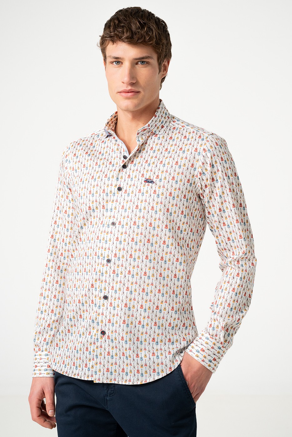 Camisa estampada guitarras colores