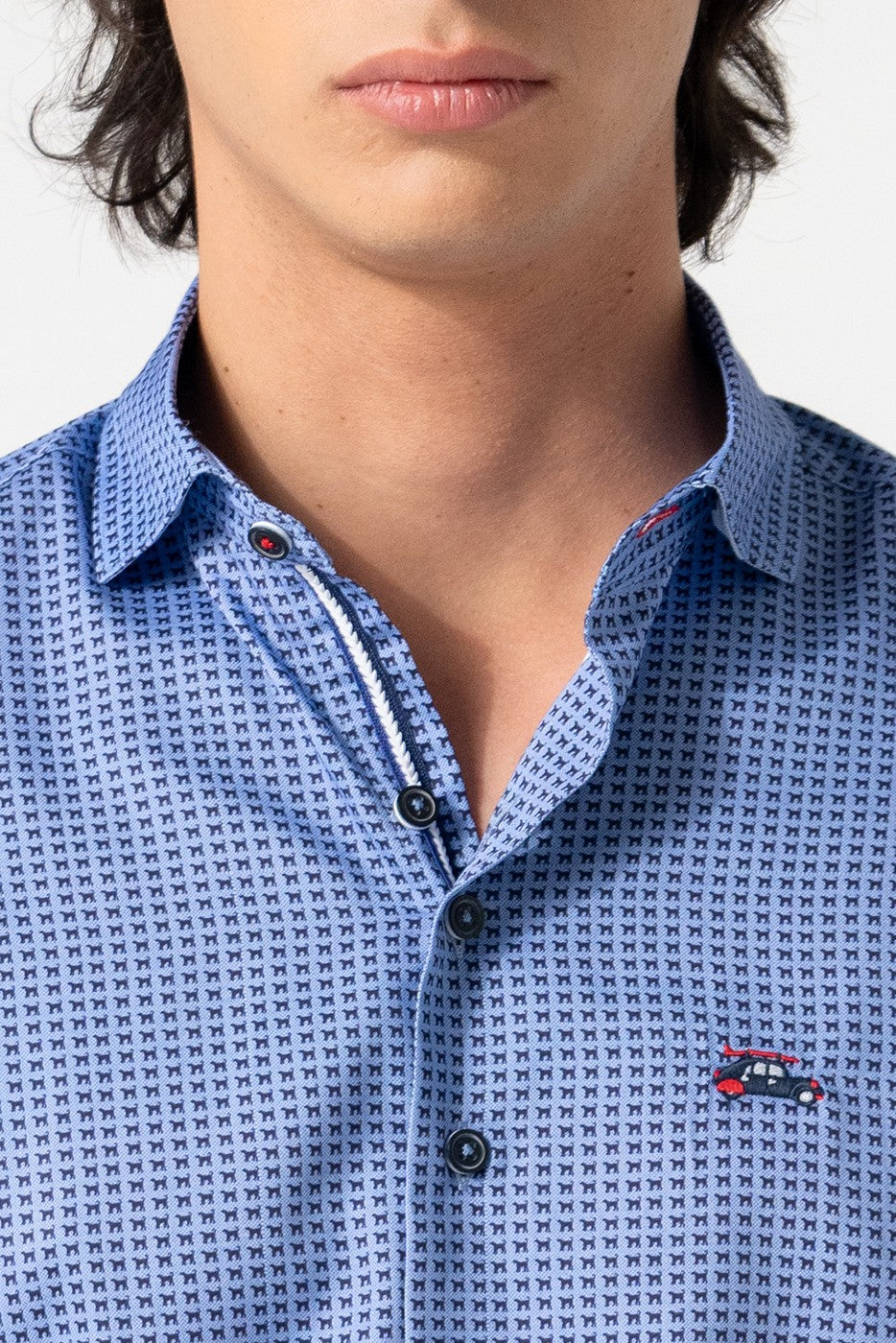 Camisa slim fit estampado animales diminutos