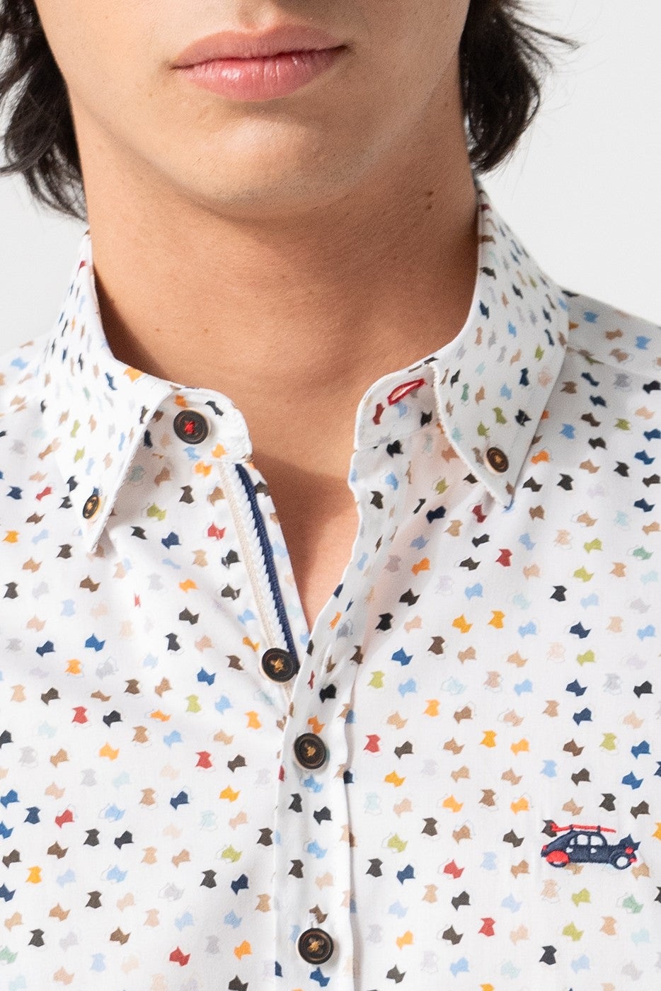 Camisa estampada hombre multicolor fondo blanco