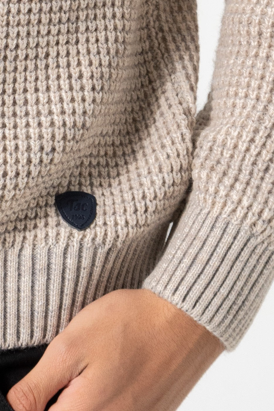 Jersey hombre cuello redondo en beige