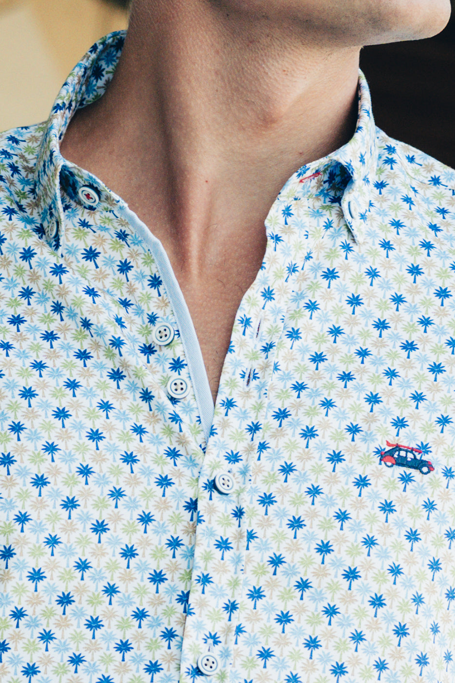 Camisa hombre estampado palmeras