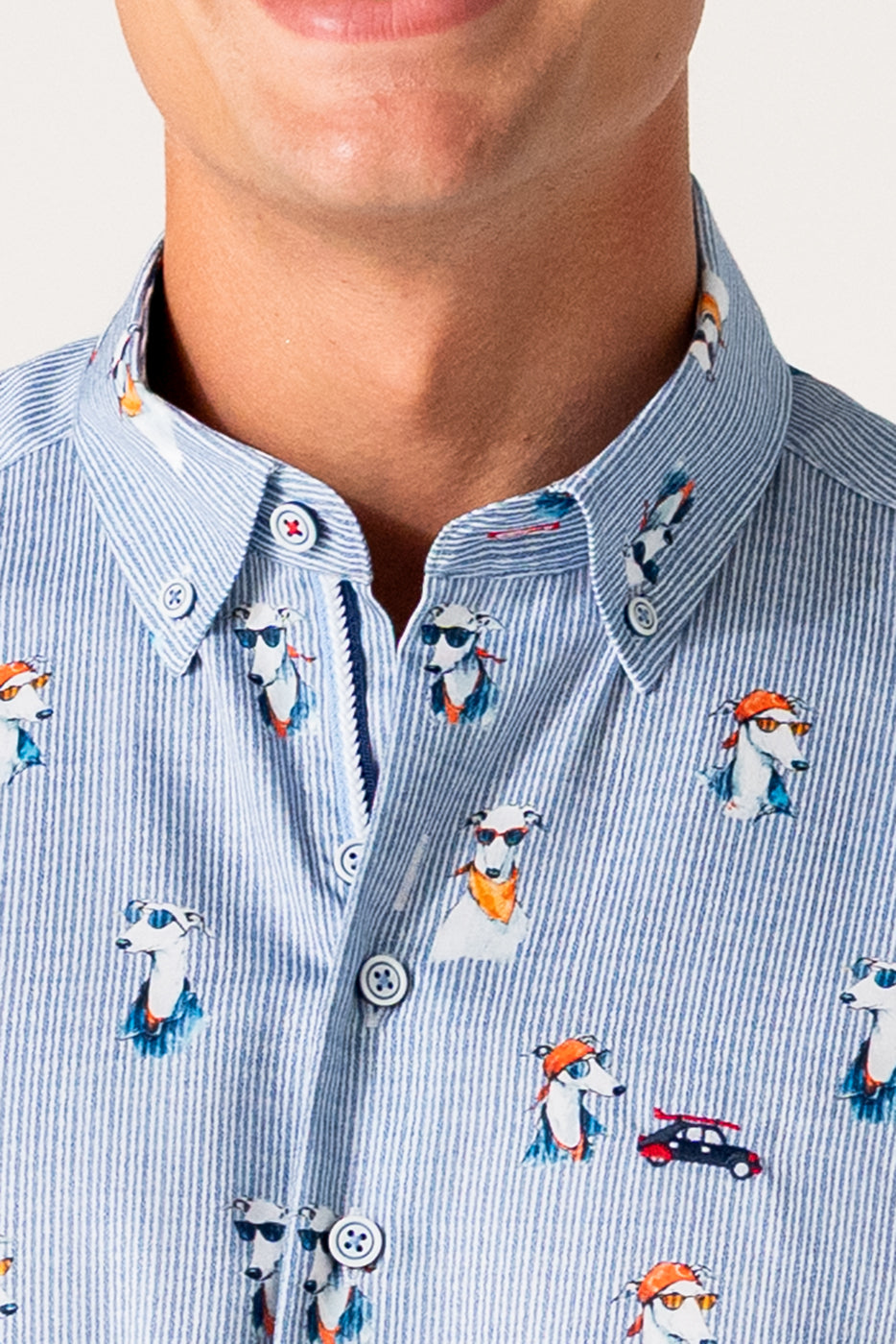 Camisa slim fit estampado perros fondo azul