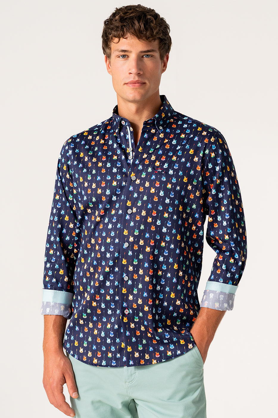 Camisa estampado guitarras multicolor slim fit hombre