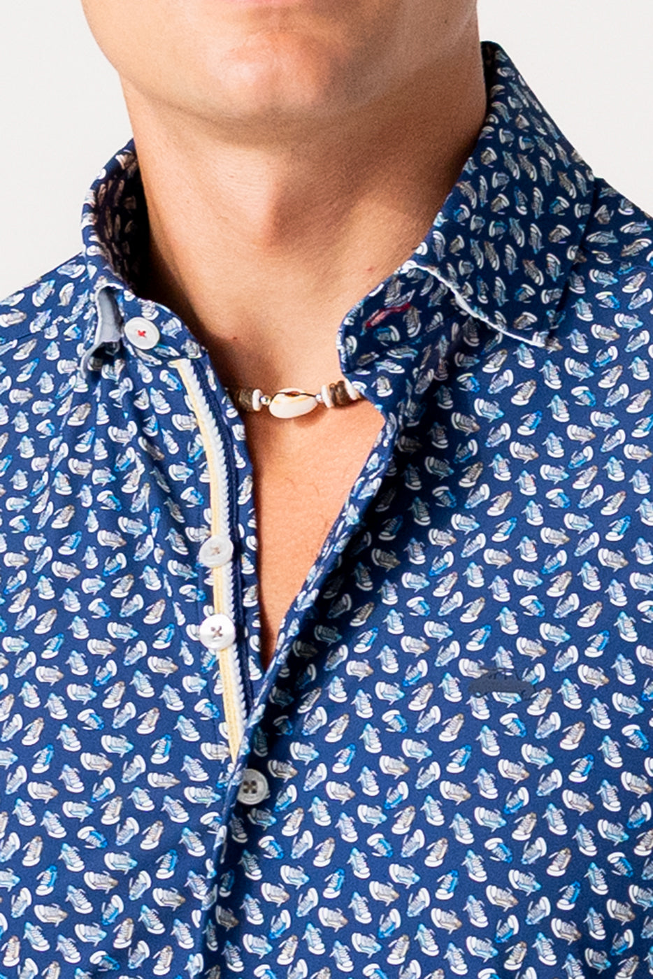 Camisa hombre tejido técnico estampado zapatillas marino