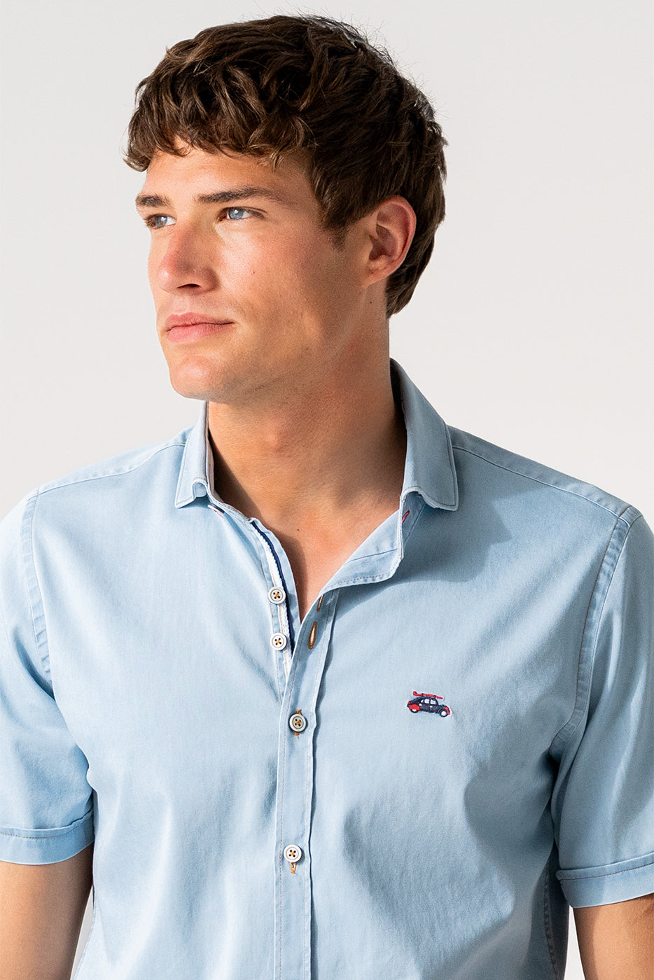 Camisa manga corta hombre tono vaquero