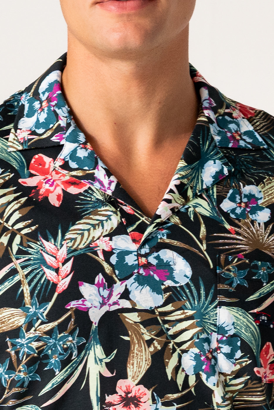 Polo estampado flores hombre con cuello bowling