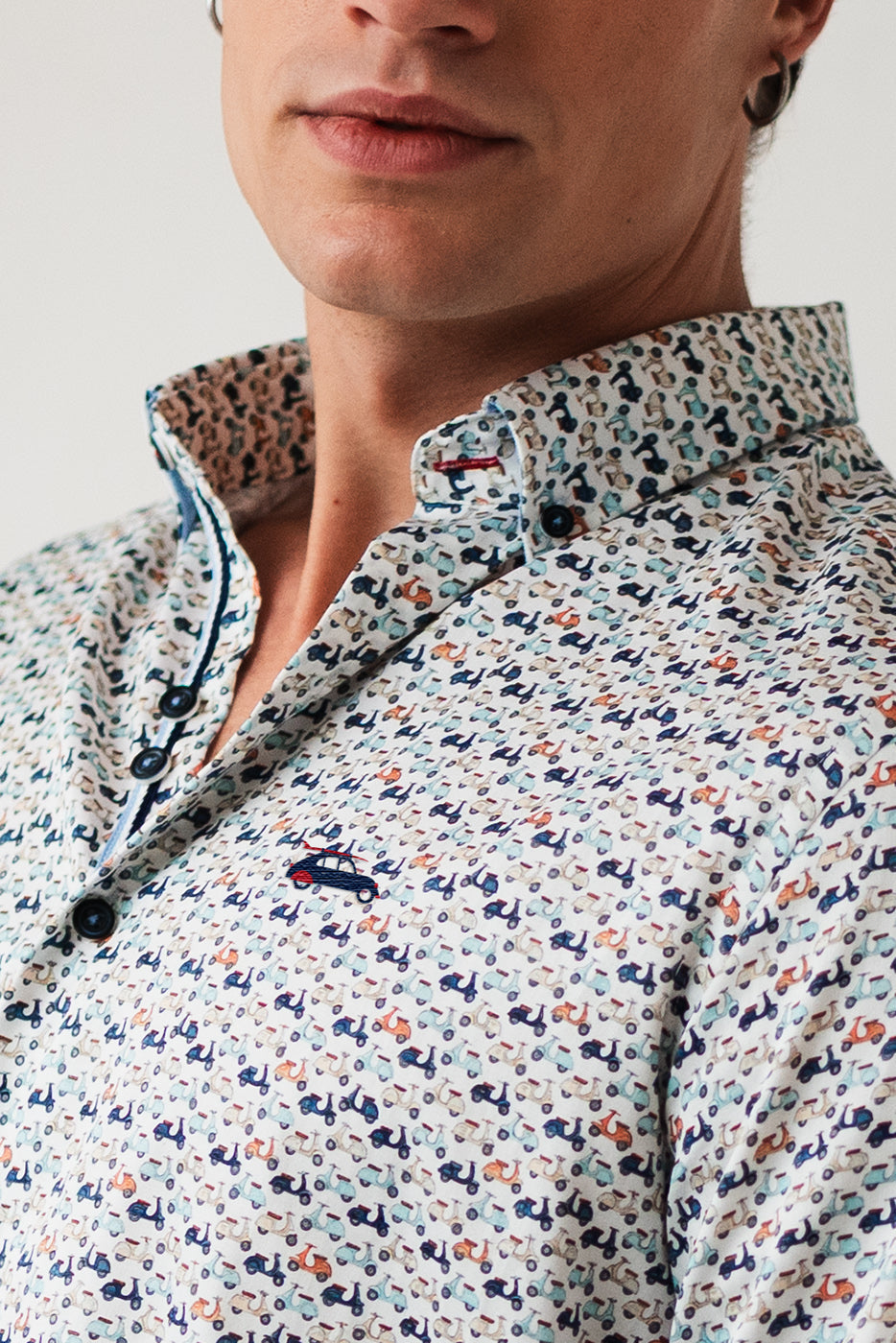 Camisa estampado scooters multicolor hombre