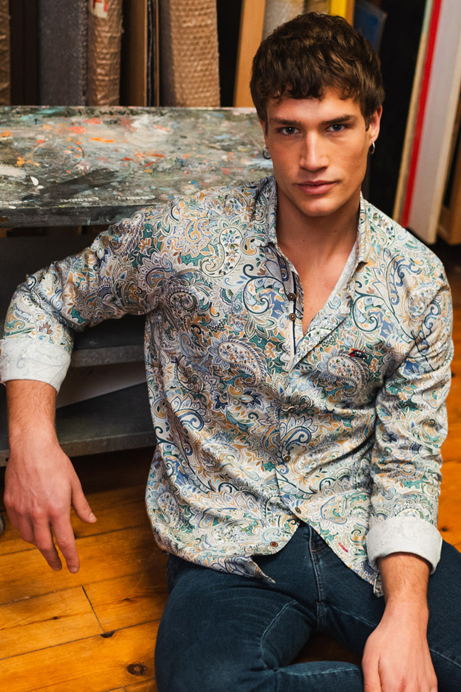 Camisa estampada cachemira tonos azules y ocres hombre