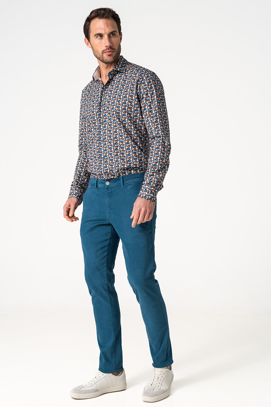 Pantalón chino hombre en azul